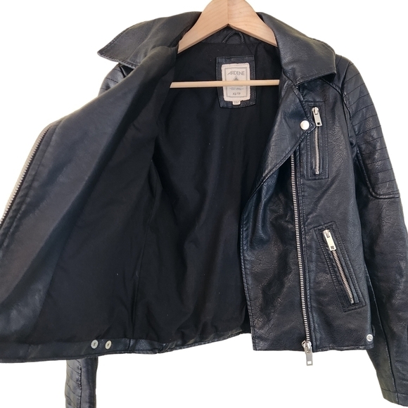 Ardene black long-sleeve zip-up faux leather moto grungecore collared jacket - Picture 2 of 14
